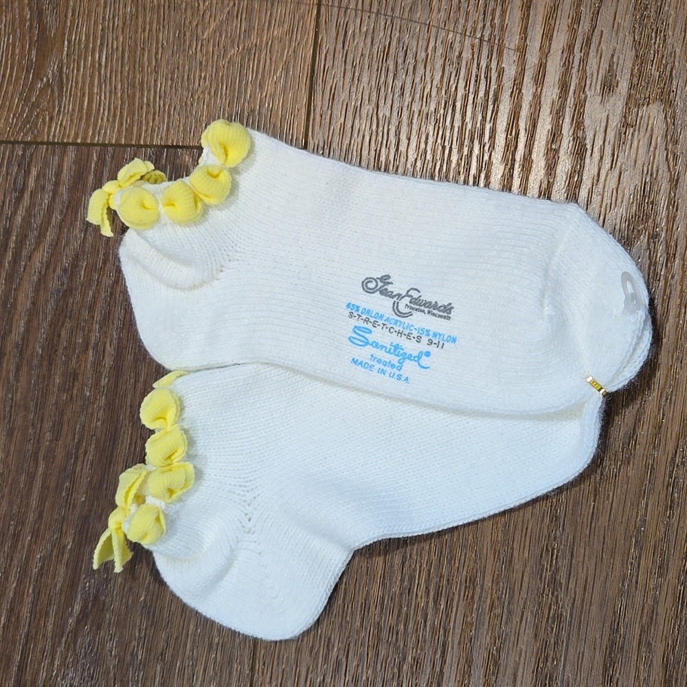 NWOT VINTAGE JEAN EDWARDS SOCKS.   #6582